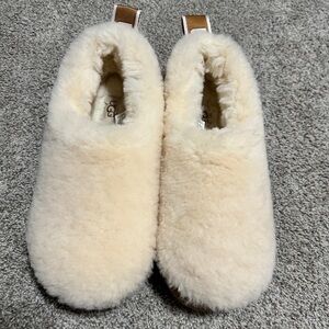UGG Women's Tan Fluffy Slippers